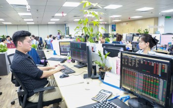 Chứng khoán ngày 28/7: Lực cầu bắt đáy trở lại, VN-Index đảo chiều tăng điểm