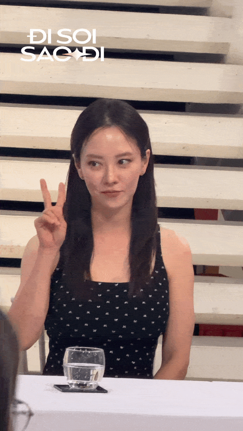"Mợ ngố" Song Ji Hyo đổ bộ Việt Nam: Chào bằng tiếng Việt cực ngọt, bất chấp không khỏe vẫn "đốn tim" fan- Ảnh 1.
