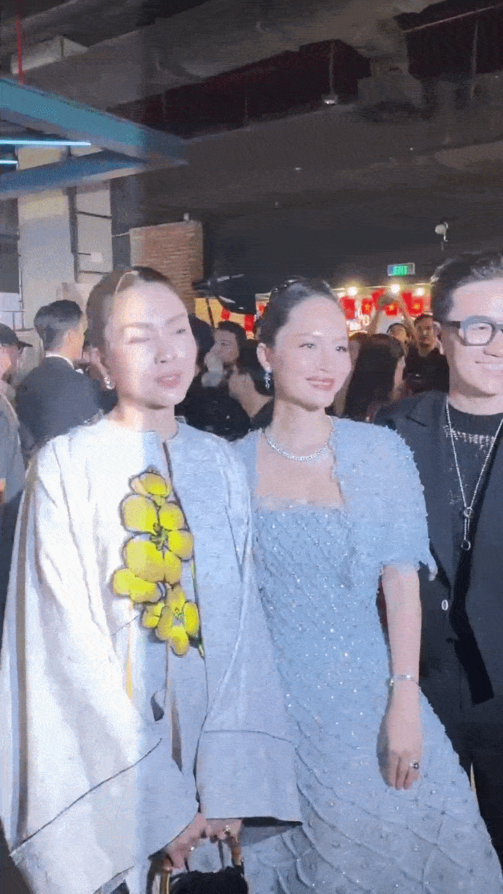 2 Hoàng hậu đẹp nhất Vbiz chung khung hình: Nhan sắc cao sang lộng lẫy khiến cả cõi mạng nổ tung- Ảnh 1.