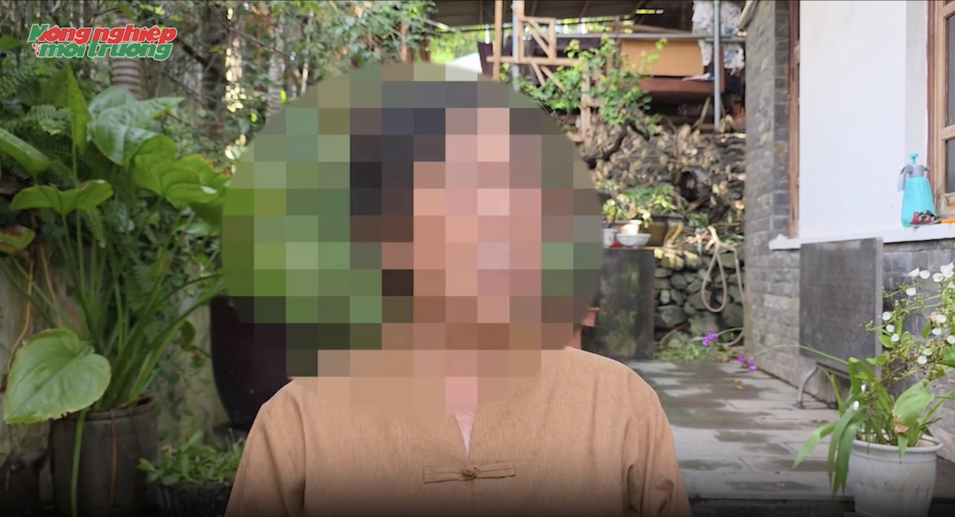 Nhân chứng kể lại khoảnh khắc nhìn 5 chú tiểu bị đánh: “Tôi run quá, lấy điện thoại ra quay” - Ảnh 3.