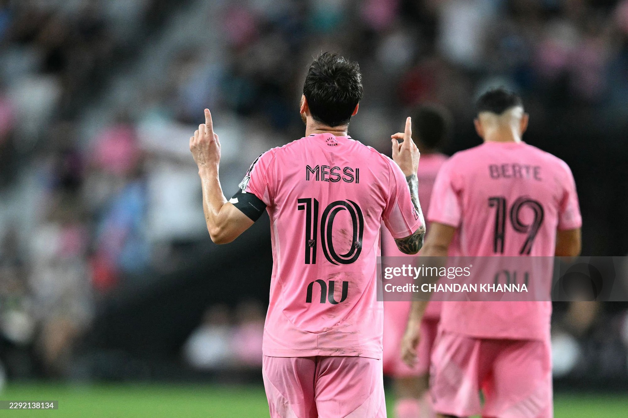 4 bàn thắng, 1 kiến tạo chỉ trong 1 trận đấu, Messi với bộ râu dài trở lại phong độ "huỷ diệt", gắt gao bám đuổi Ronaldo trên cuộc đua 1.000 bàn thắng- Ảnh 5.