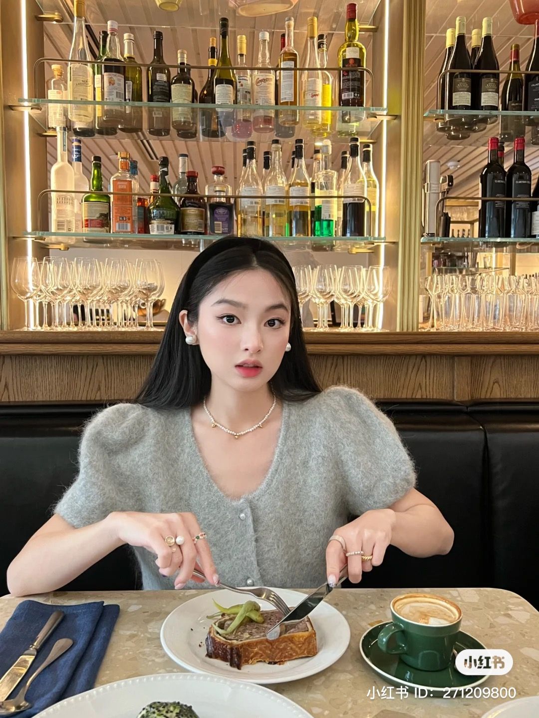 Tại sao khi ăn ở nhà hàng 5 sao rớt đũa, nĩa,... không nên tự nhặt?- Ảnh 4.