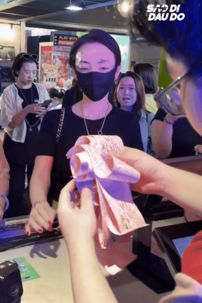 Thu Trang lộ vết sẹo lớn trên mặt- Ảnh 2.