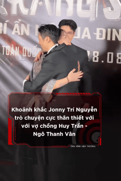 Ánh mắt của Huy Trần khi nhìn Ngô Thanh Vân và Johnny Trí Nguyễn ôm nhau đang gây xôn xao- Ảnh 2.