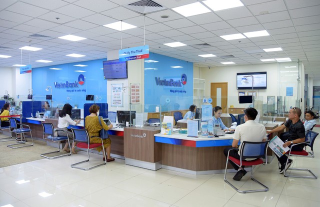 Lãi suất ngân hàng 15/8 tại Agribank, Vietcombank, BIDV, VietinBank, MB, Sacombank, HDBank,...- Ảnh 1.