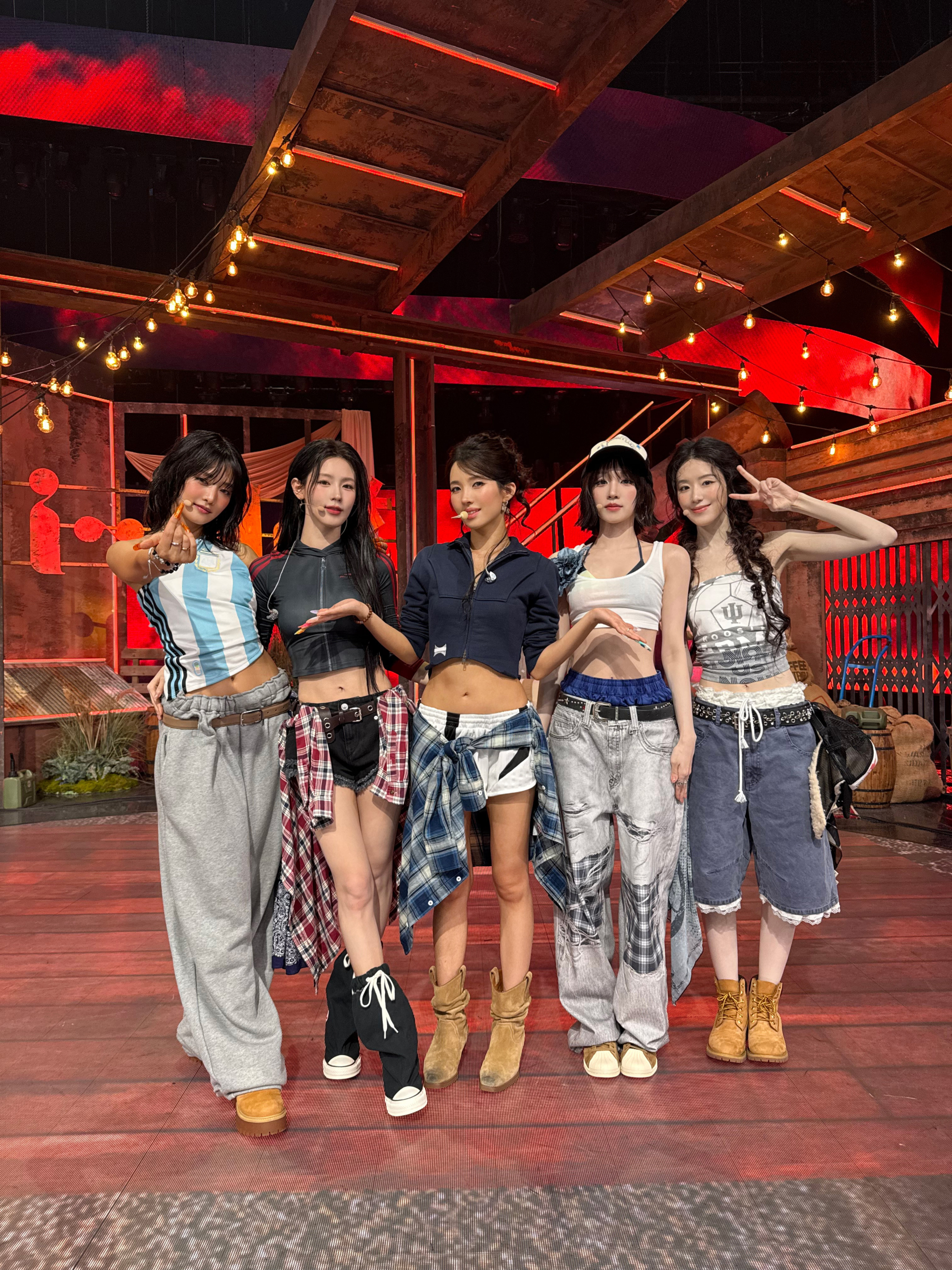 Ngọc nữ Running Man vừa vướng tin hẹn hò ca sĩ J. “lắm tài nhiều phốt” khiến cả nước xôn xao là ai?- Ảnh 2.