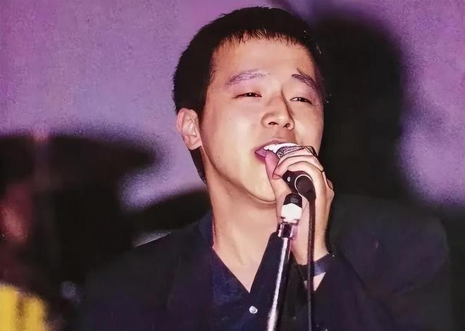 Không thể nhận ra "nam thần trong mộng của hàng triệu cô gái" sau khi bỏ showbiz ra biển sống- Ảnh 6.