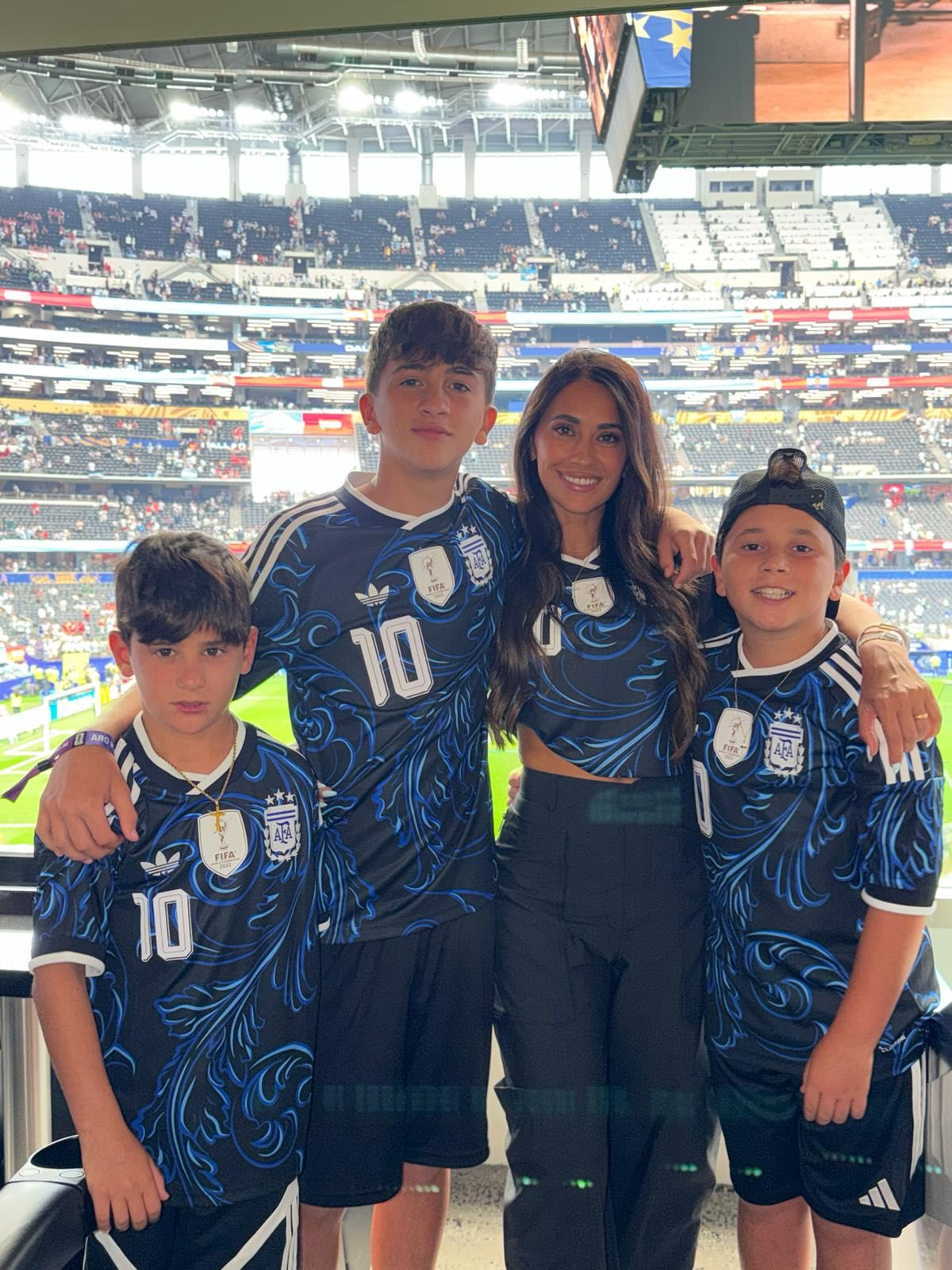 Vợ Messi gây tò mò với "nghi thức cầu may" dành cho người chồng siêu sao ở World Cup- Ảnh 1.