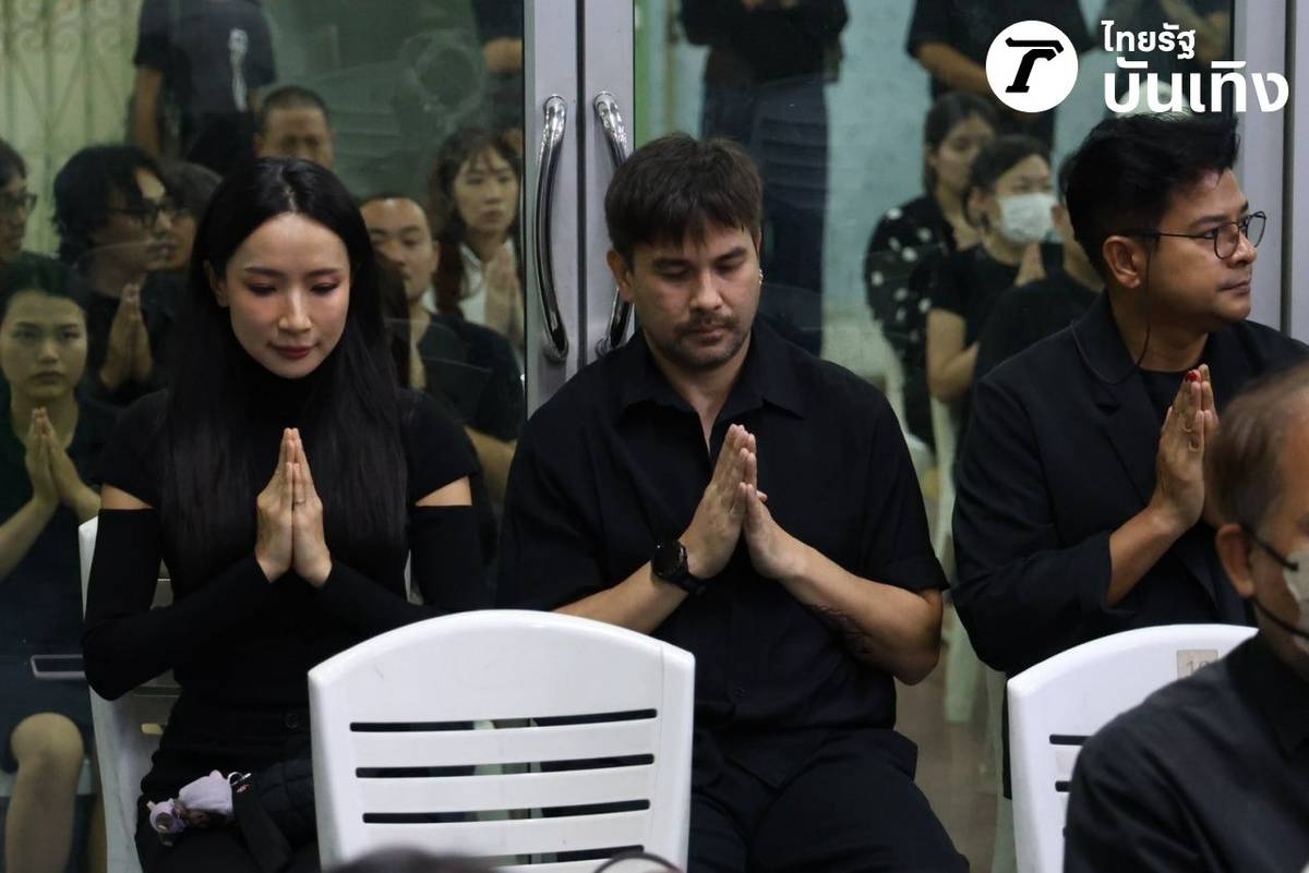 Tang lễ nam ca sĩ 8X được tìm thấy tử vong dưới sống: Mẹ già - bạn gái khóc nghẹn, dàn sao thất thần đến tiễn biệt- Ảnh 11.