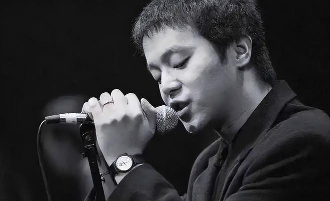 Không thể nhận ra "nam thần trong mộng của hàng triệu cô gái" sau khi bỏ showbiz ra biển sống- Ảnh 7.