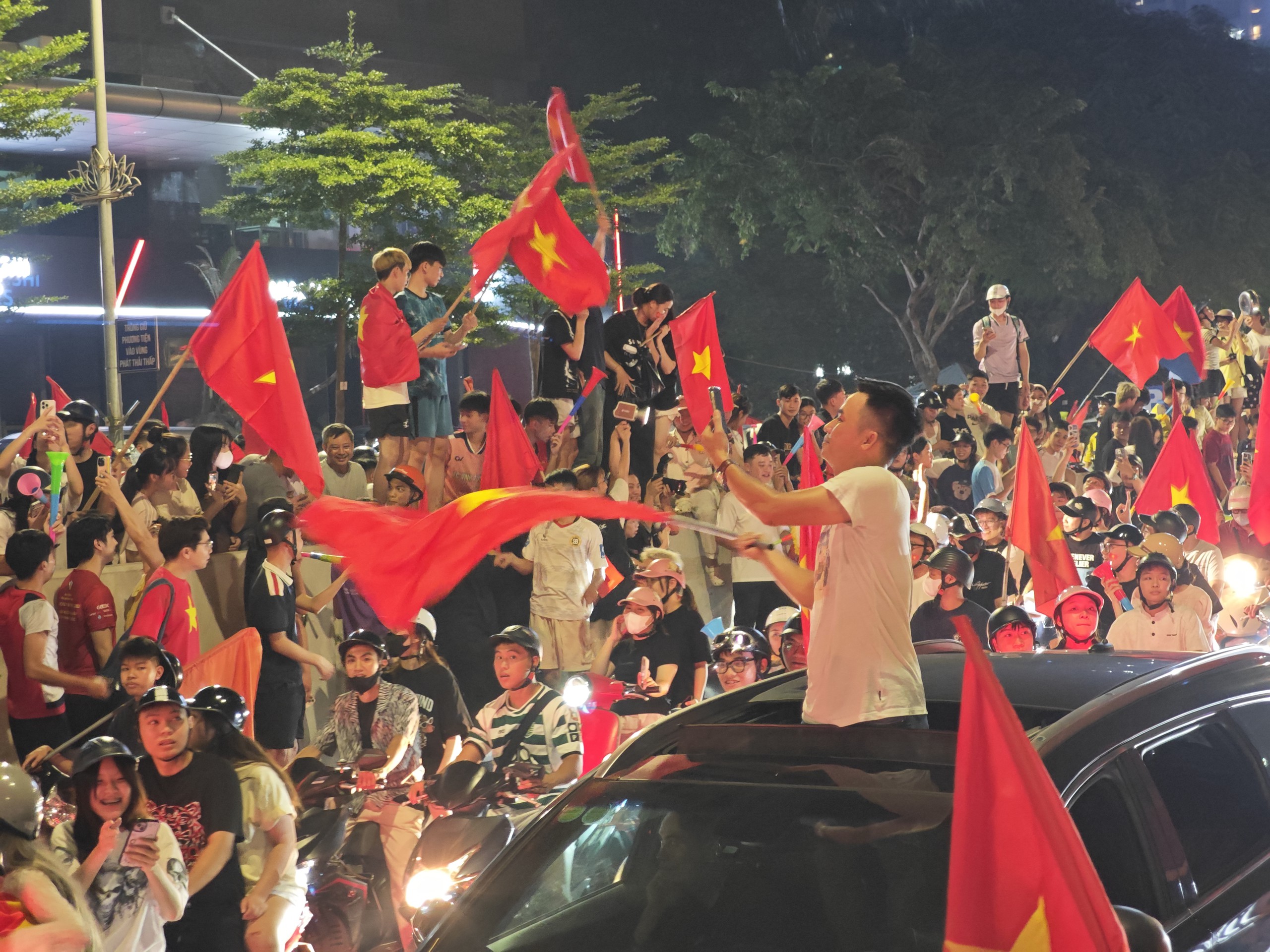 Vô địch rồi thì đi 