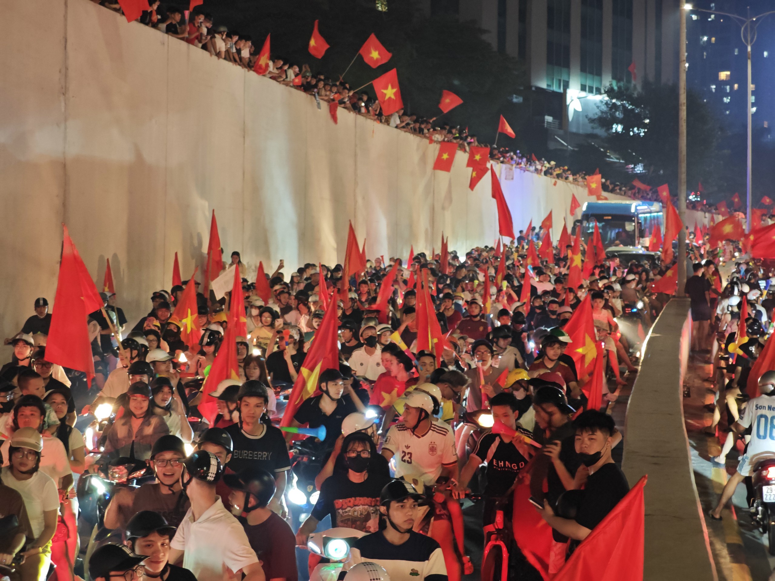 Vô địch rồi thì đi 