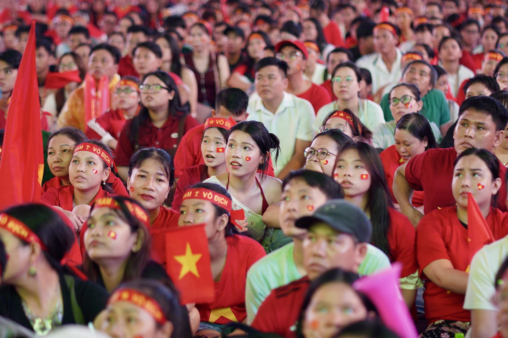 SVĐ Mỹ Đình như vỡ oà sau bàn gỡ hòa của Xuân Son! - Ảnh 27.