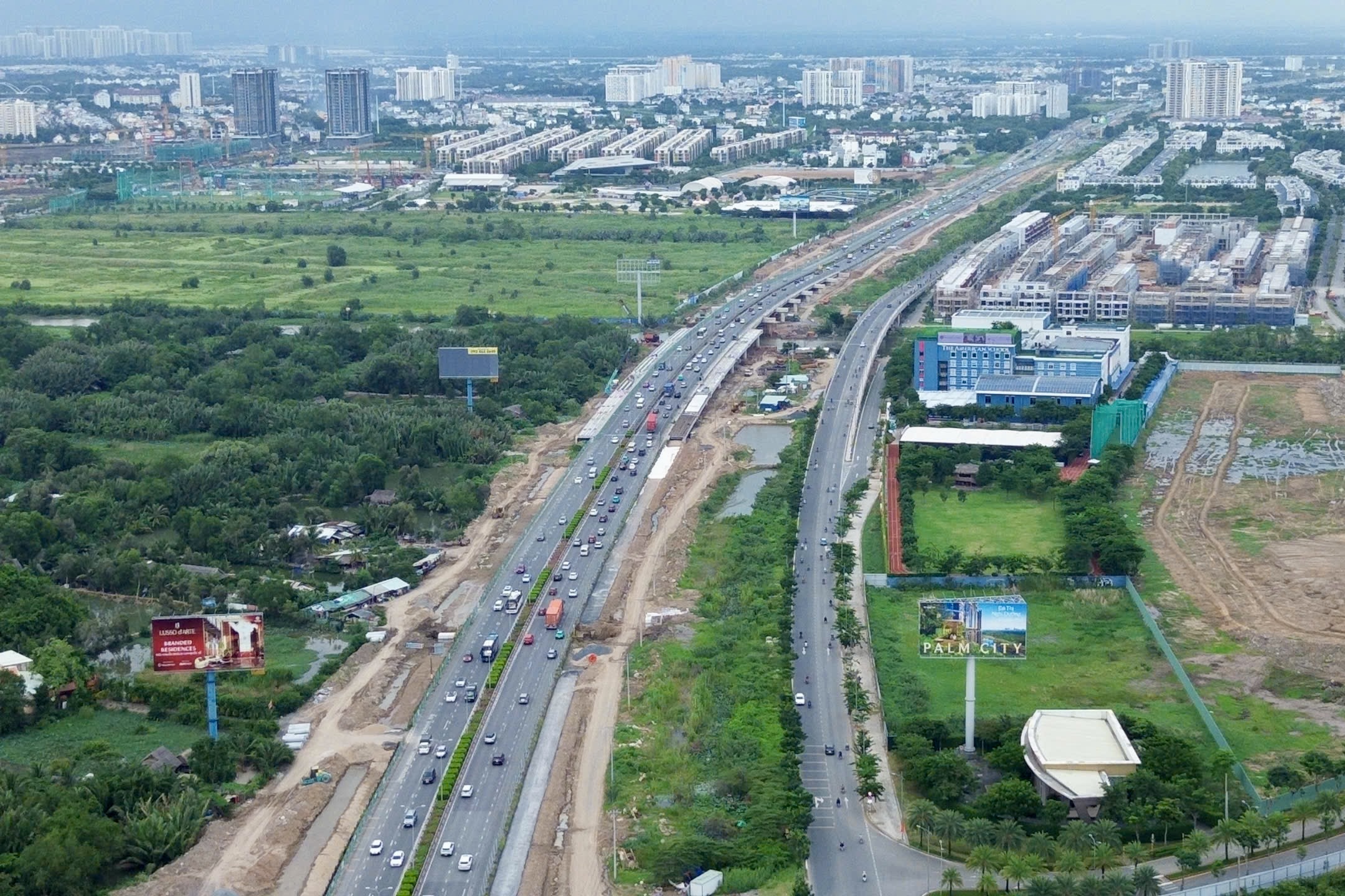 5 ngày nghỉ lễ bắt đầu từ mai: Đường phố Hà Nội và TPHCM lúc này! - Ảnh 18.