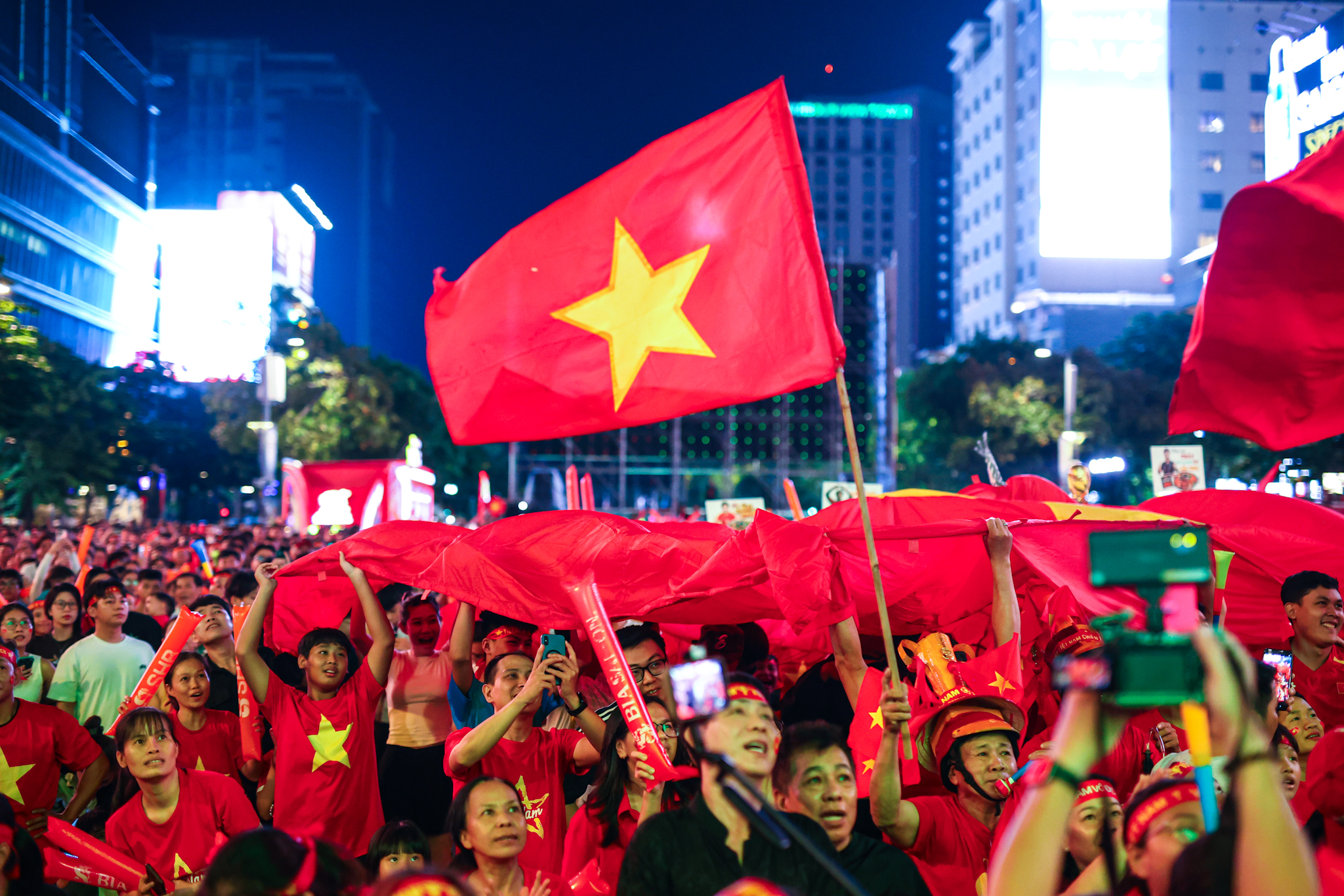 Quá đã: Hải, Long khiến cổ động viên Việt Nam hài lòng! - Ảnh 16.
