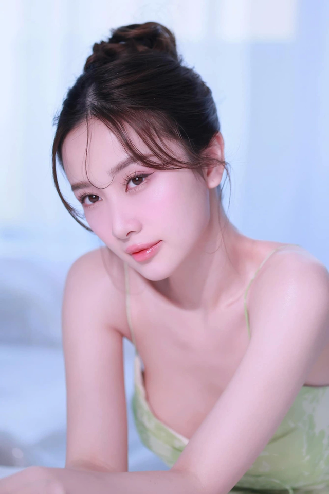 Jun Vũ được đề cử Top 100 Gương mặt đẹp nhất thế giới 2026, bí quyết có vòng eo 2 gang tay của cô lại được quan tâm- Ảnh 9.