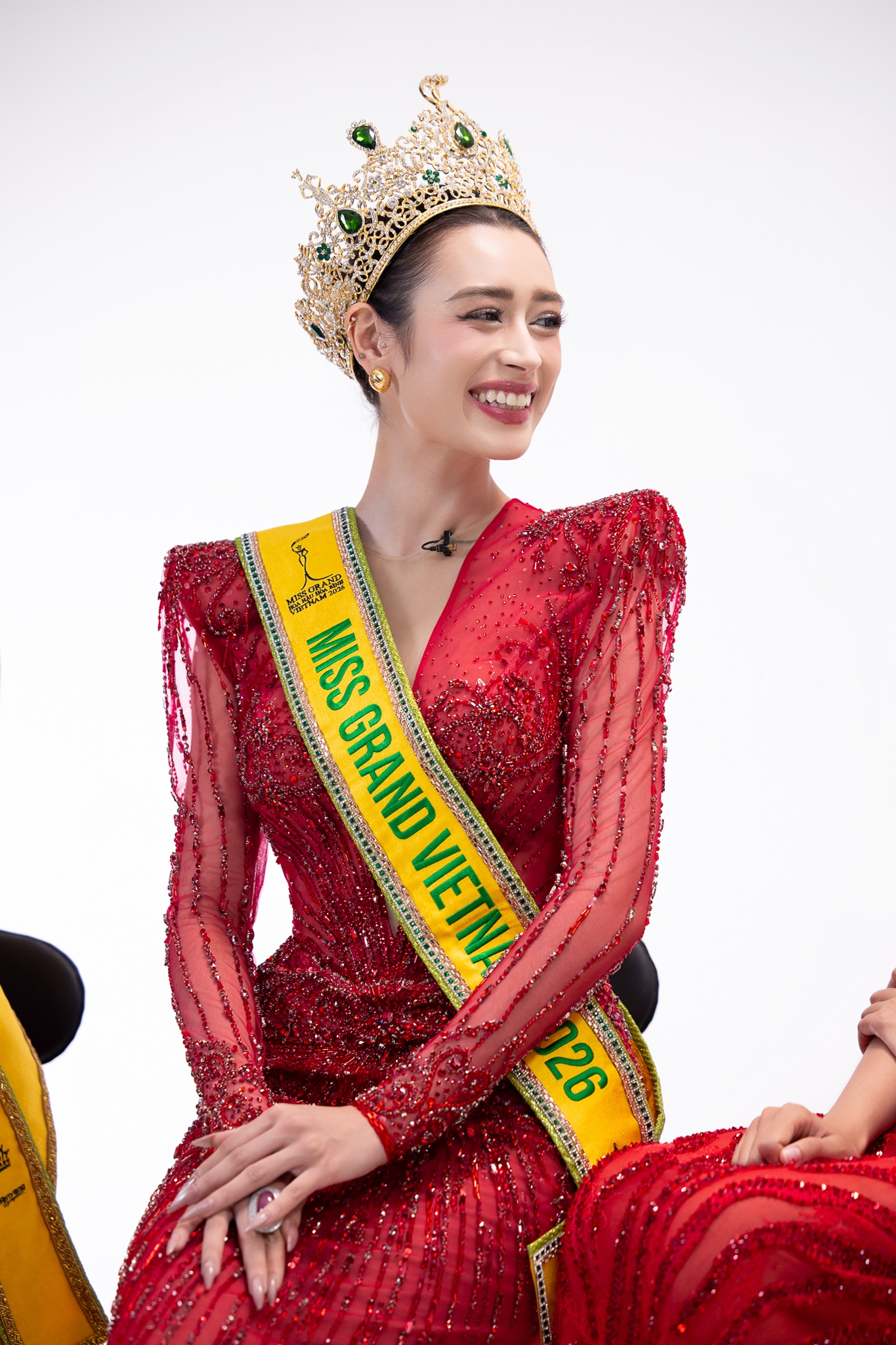 Giao lưu Miss Grand Vietnam 2025: Emoura Phạm mất váy tại Chung kết, Á hậu Bảo Ngọc lên tiếng về suất thi MGI All Stars- Ảnh 2.
