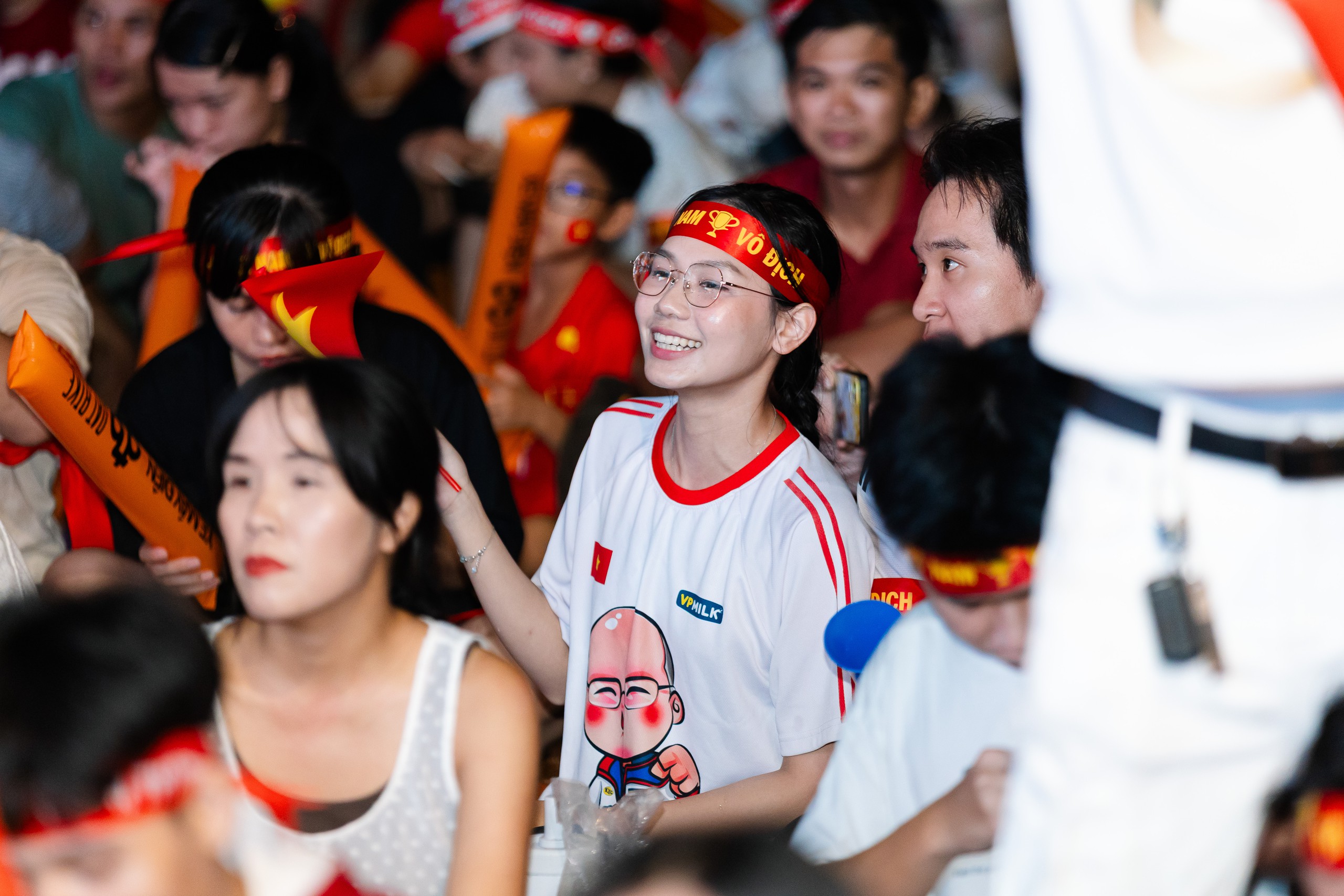 SVĐ Mỹ Đình như vỡ oà sau bàn gỡ hòa của Xuân Son! - Ảnh 39.