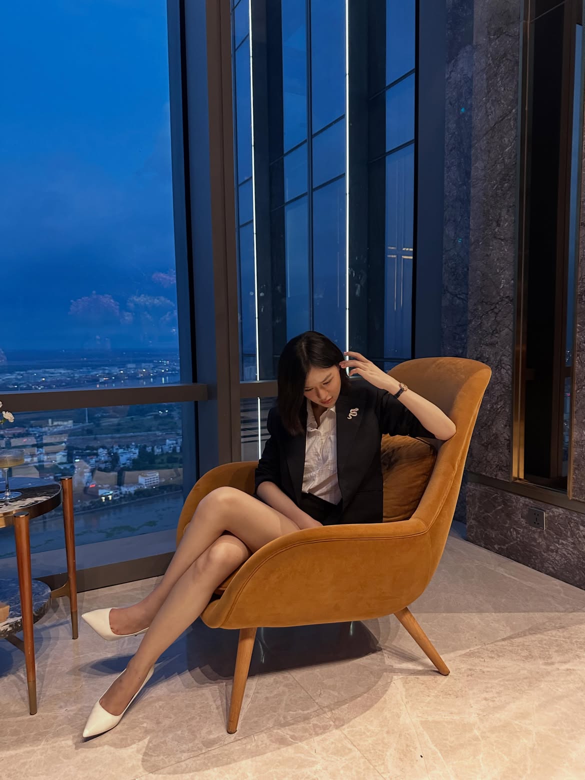 Gái xinh đi thang máy hút 1 triệu lượt xem, được khen đẹp hơn cả Ngọc Trinh- Ảnh 4.