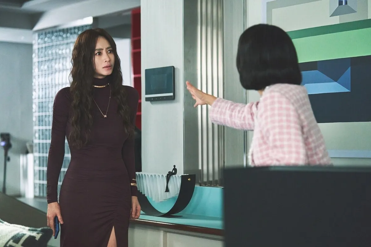 "Chị đại showbiz" U60 body cỡ này, hội đàn em trẻ hơn phải ghen đỏ mắt!- Ảnh 1.