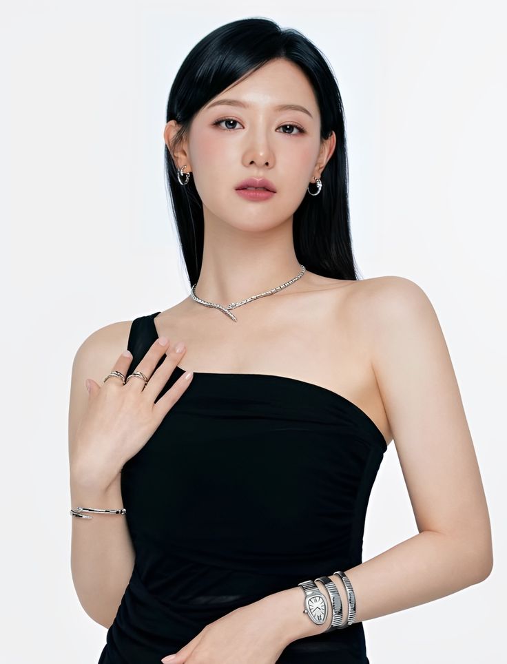 Đoạn video giúp 1 ngọc nữ đổi đời, nay là mỹ nhân được đề cử đẹp nhất thế giới - Ảnh 4.