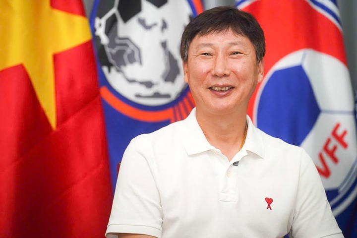 HLV Kim Sang-sik: Vợ khuyên ở hẳn Việt Nam, nhưng giá nhà cao quá không mua được- Ảnh 1.