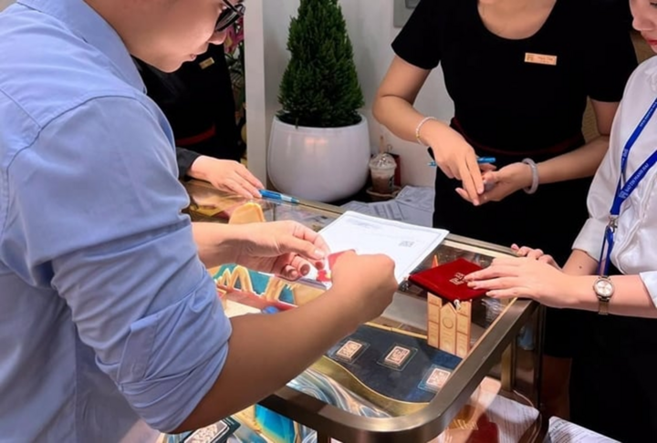Tháng 7 sóng gió của PNJ: Hơn 16.400 tỷ đồng vốn hóa đã bốc hơi- Ảnh 3.