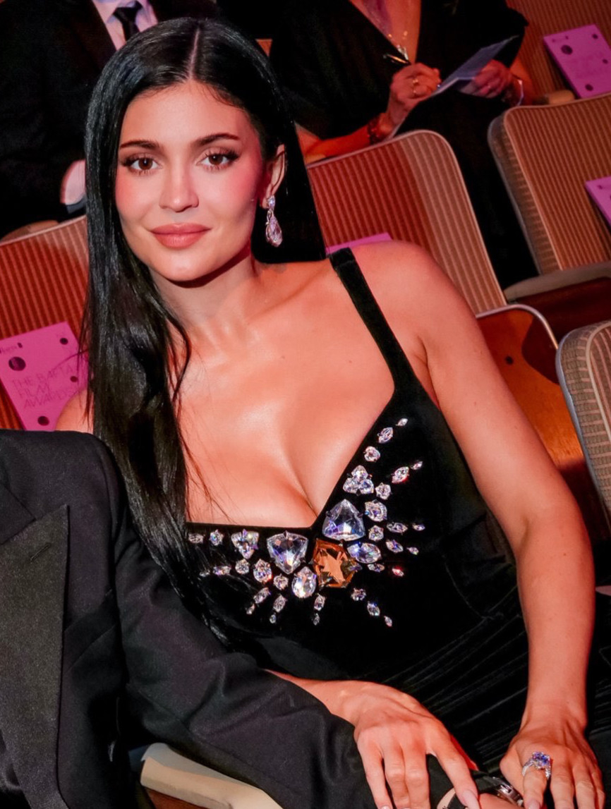 Kendall Jenner do dự trong tình yêu mới với "chàng thơ" Hollywood- Ảnh 2.