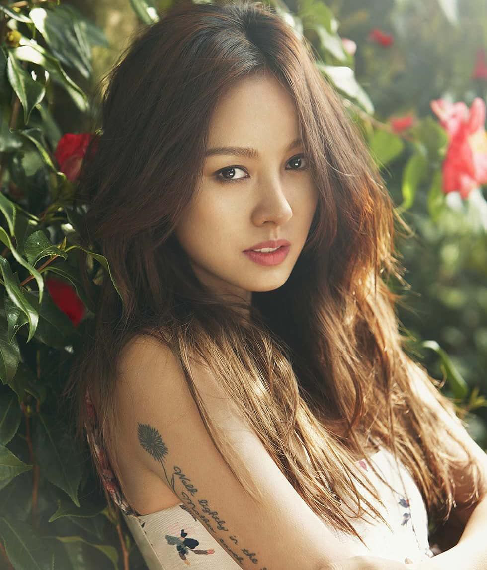 Lee Hyori và bạn trai cãi nhau to, đập nát 4 chiếc điện thoại- Ảnh 4.