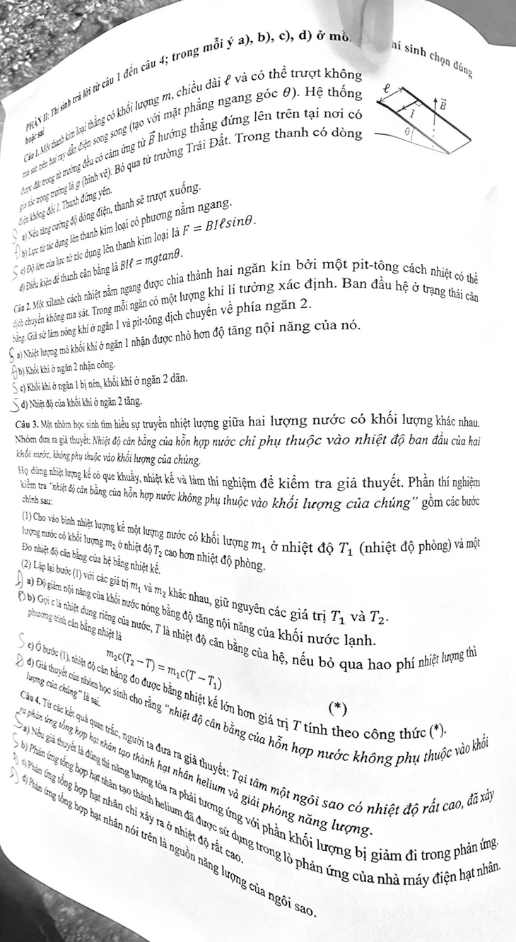 Thí sinh Chuyên Tuyên Quang hoàn thành thi tốt nghiệp - Ảnh 7.