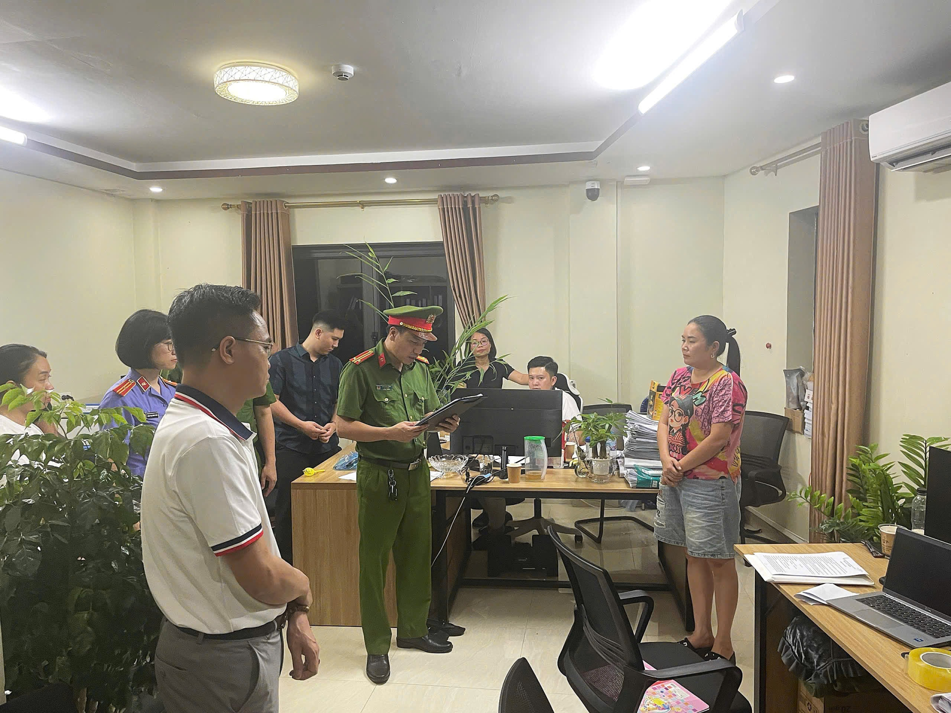 Hình ảnh khám xét trụ sở Công ty của vợ chồng Hải SapaTV- Ảnh 4.