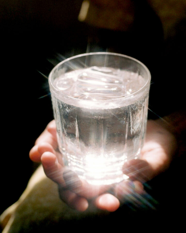 Lời khuyên cho những người hay uống nước đêm- Ảnh 3.