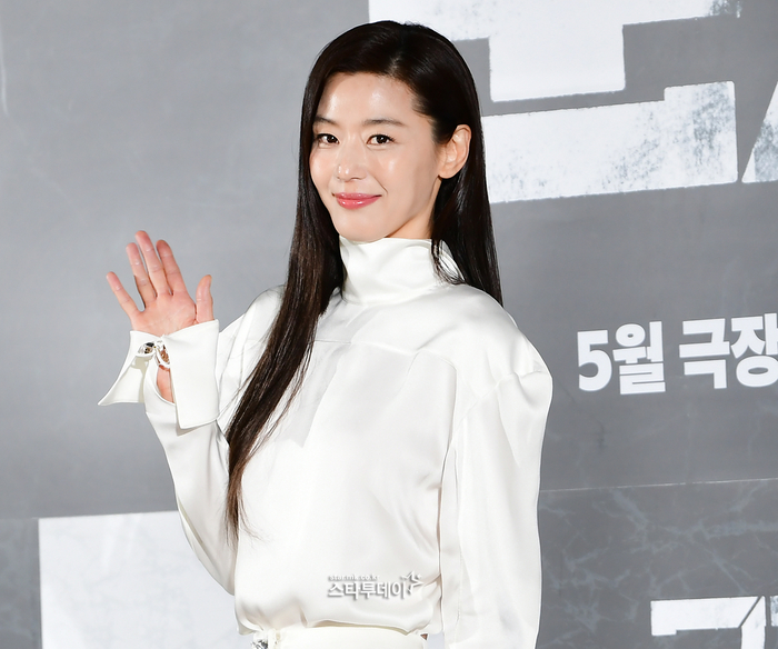 10 nữ diễn viên giàu nhất Hàn Quốc 2026: Song Hye Kyo có 1500 tỷ cũng chỉ xếp thứ 3, hạng 1 thắng đời tuyệt đối- Ảnh 1.