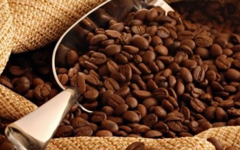 Ngày 4/8: Giá cà phê đảo chiều giảm, hồ tiêu neo ở mức cao