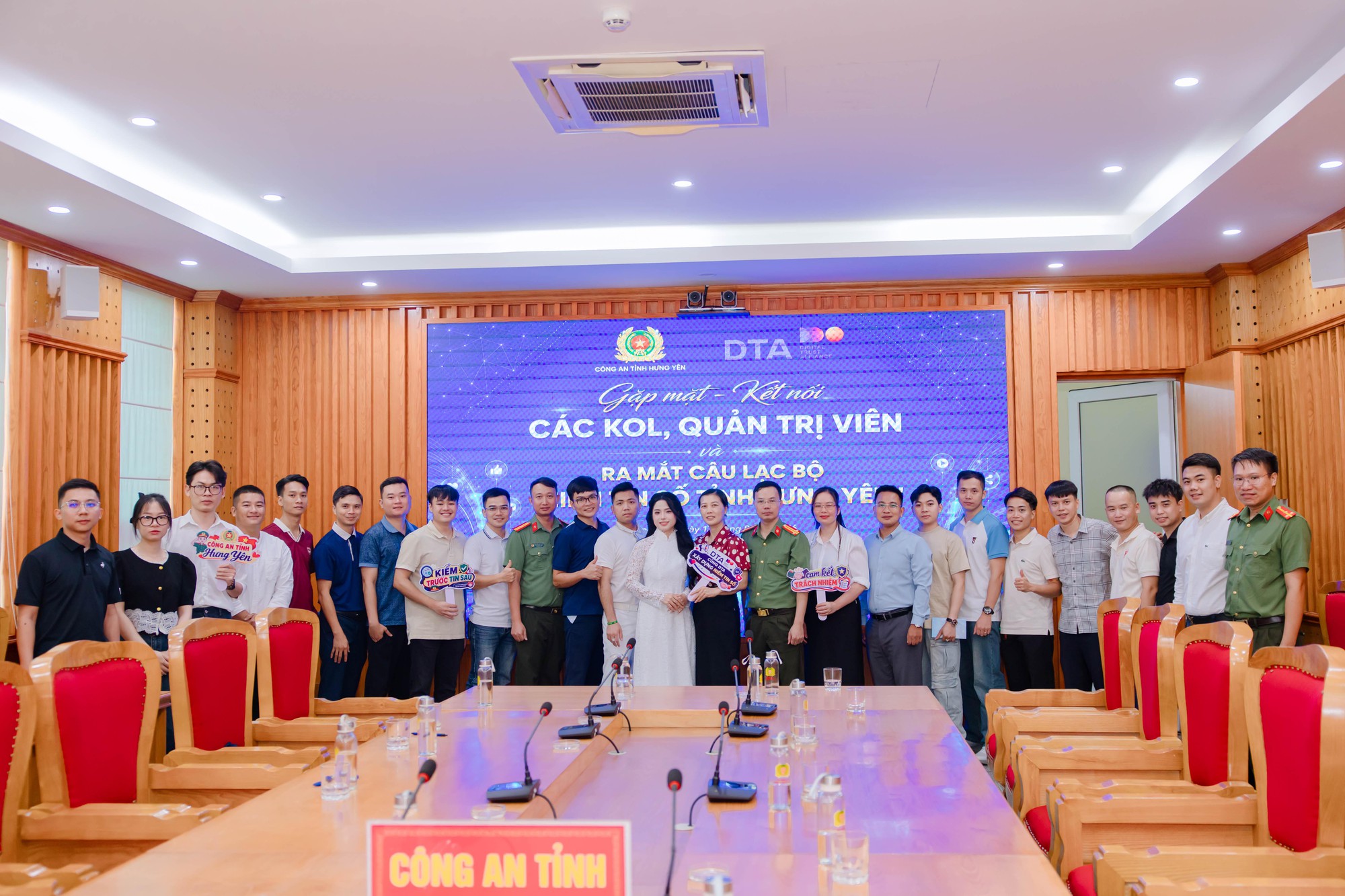 Từ Bắc vào Nam, mạng lưới 34 Câu lạc bộ Niềm tin số chính thức ra mắt tại KOL Summit 2026 - Ảnh 5.
