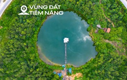 Ngắm nút giao vừa có hồ nước, rừng cây xanh và nhà dân trên đại lộ dài nhất Việt Nam