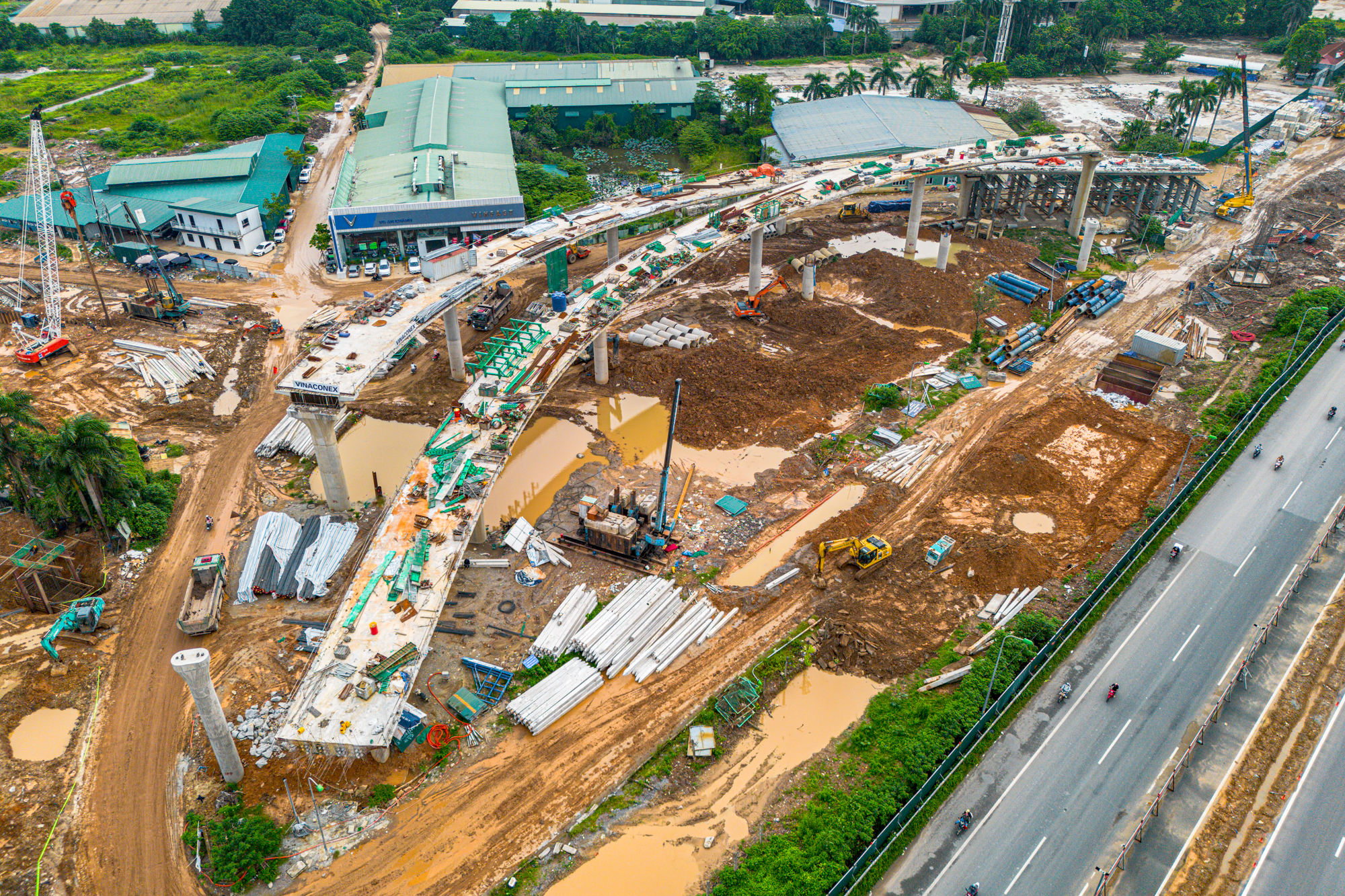Toàn cảnh nút giao hơn 2.400 tỷ vượt đại lộ rộng nhất Việt Nam đang dần thành hình, loạt đại đô thị của Vingroup, Geleximco, MIK Group được hưởng lợi - Ảnh 3.