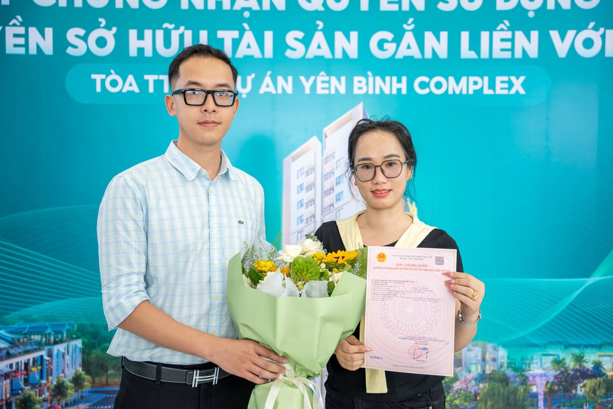 Cư dân Yên Bình Complex vui mừng nhận sổ đỏ sau 2 tháng bàn giao nhà - Ảnh 1. Cư dân Yên Bình Complex vui mừng nhận sổ đỏ sau 2 tháng bàn giao nhà - Ảnh 1.