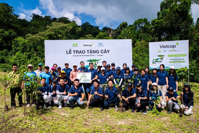 Vietcap tiếp tục trao tặng 8.000 cây, thành công khép lại Go Green Go Up mùa 2- Ảnh 1. Vietcap tiếp tục trao tặng 8.000 cây, thành công khép lại Go Green Go Up mùa 2- Ảnh 1.