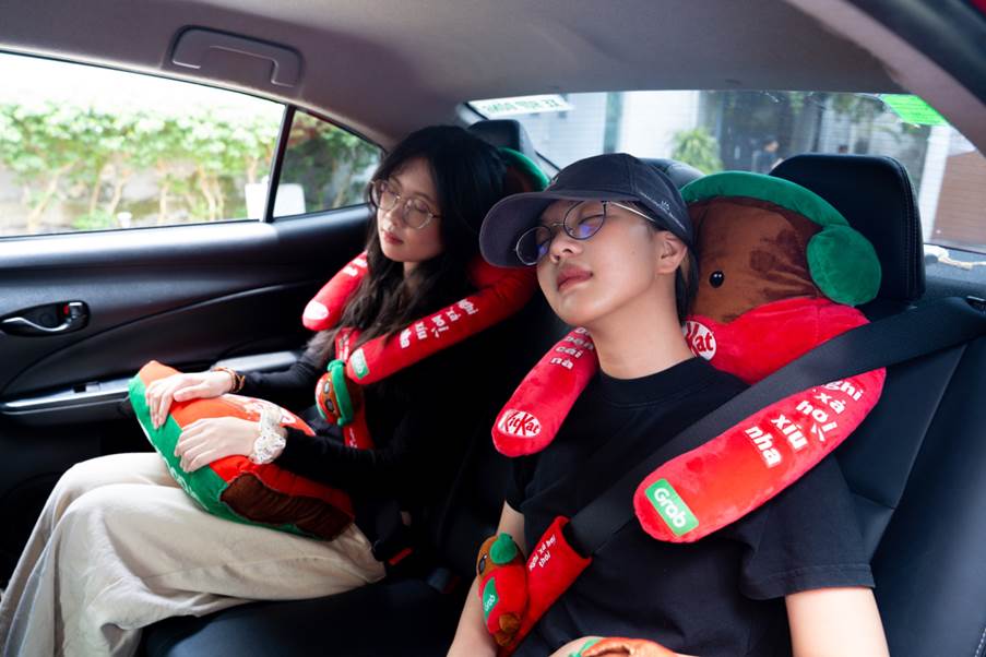 Chuyến xe ở TP.HCM và Hà Nội khiến dân tình tò mò: Lên xe có sẵn gối ôm, bộ 100 câu đố và… một khoảng “nghỉ xả hơi” ngon lành! - Ảnh 4.