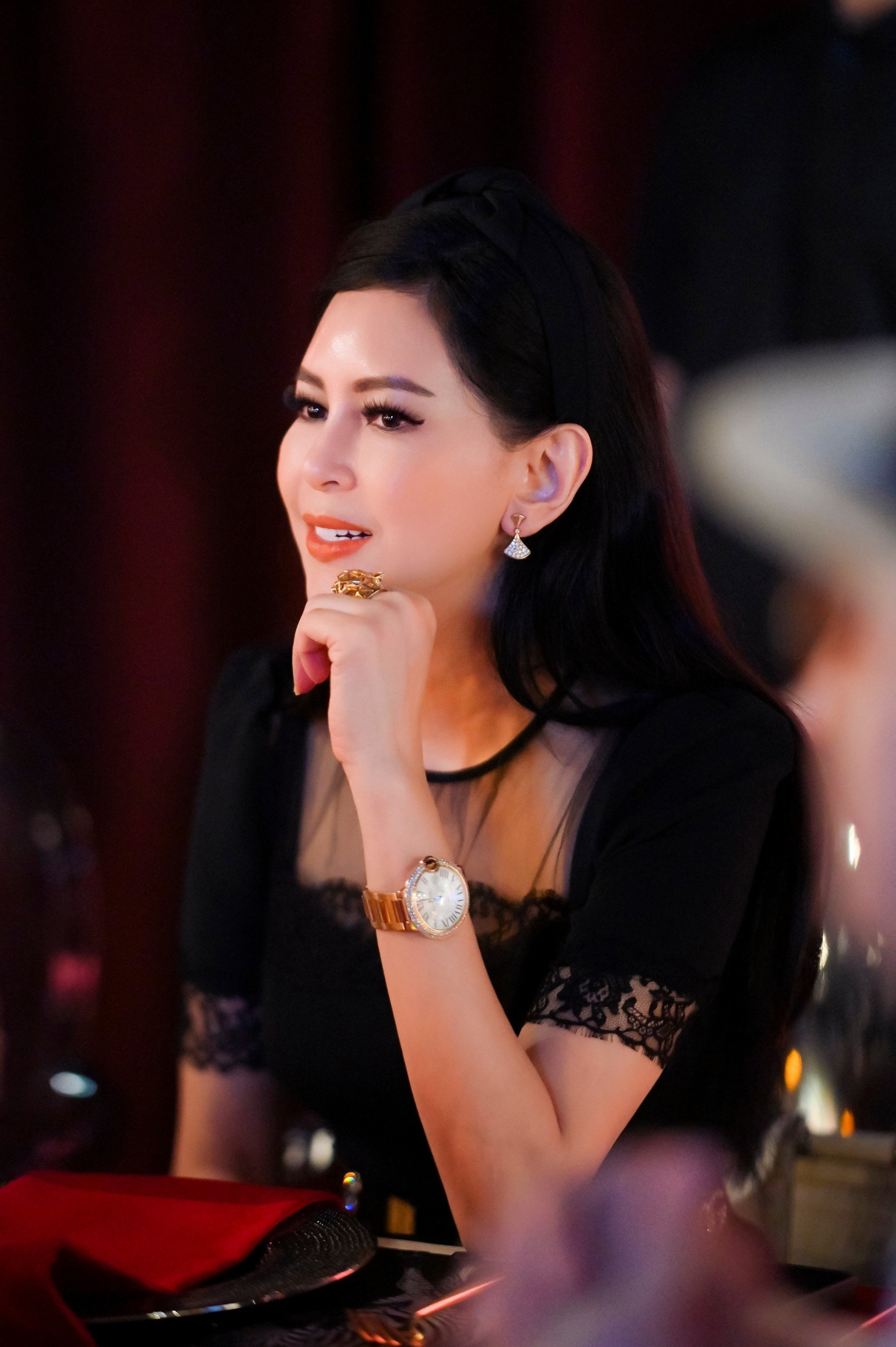 Nữ diễn viên Việt gây sốt vì nhan sắc không điểm chê trên bìa tạp chí gần 40 năm trước, hoá ra giờ là phu nhân tỷ phú!- Ảnh 10.