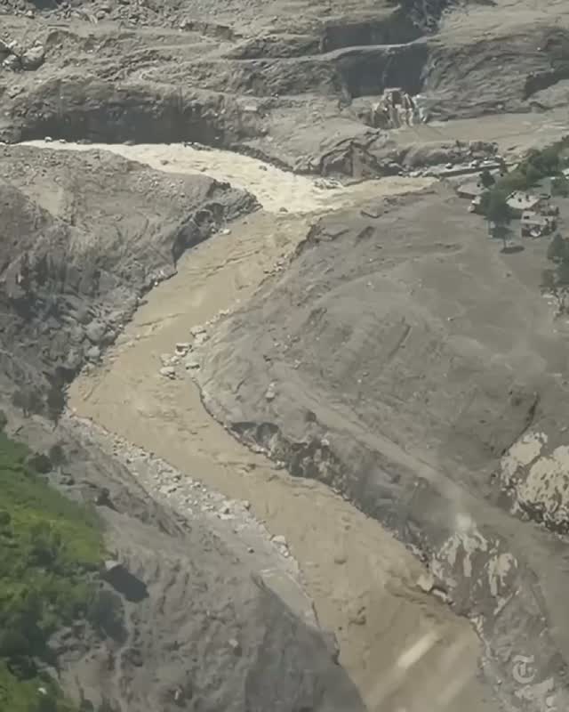 Lũ quét Nepal - Trung Quốc: Số người tử vong tăng lên 469, dòng sông tắc nghẽn do mảnh vụn có nguy cơ ngập lụt trở lại - Ảnh 8.