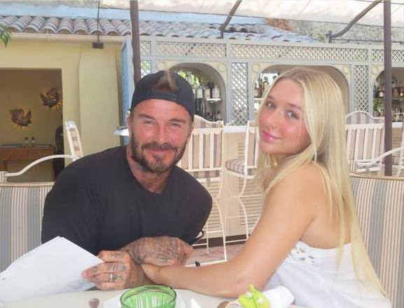 Ngôi sao mới nổi nhà Beckham - tiểu thư Harper khoe visual "tiểu mỹ nhân" bên cạnh bố - David Beckham, gen của cầu thủ đẹp trai nhất thế giới quá đỉnh!- Ảnh 1.