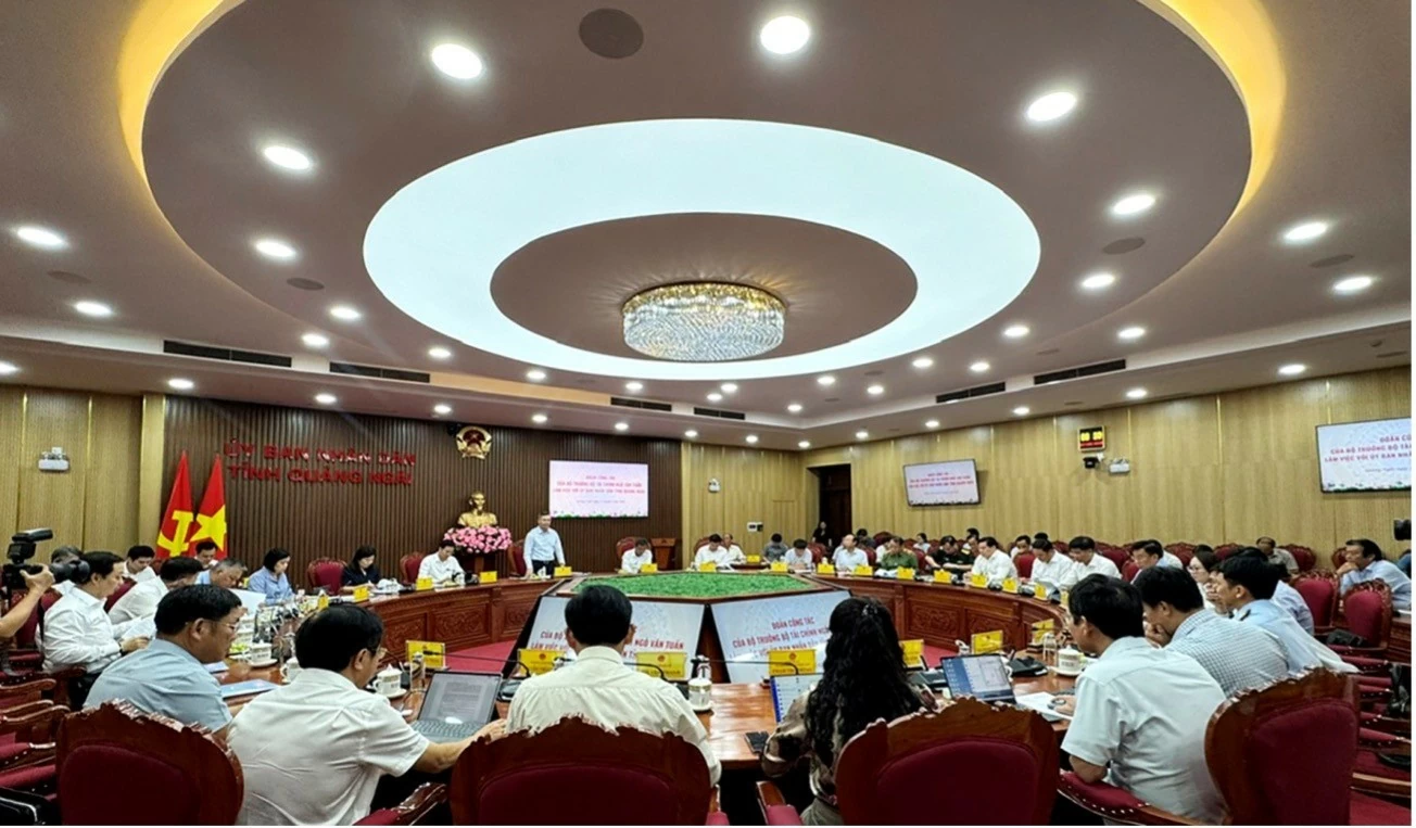Tạo động lực đưa Quảng Ngãi trở thành trung tâm kinh tế biển năng động của quốc gia Tạo động lực đưa Quảng Ngãi trở thành trung tâm kinh tế biển năng động của quốc gia