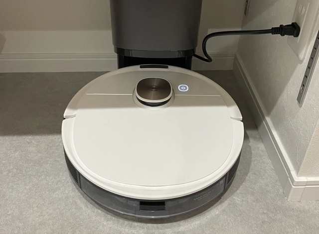 Bật robot hút bụi từ xa, chồng phát hiện bí mật của vợ: Thắng kiện rồi bất ngờ thành bị cáo- Ảnh 1.