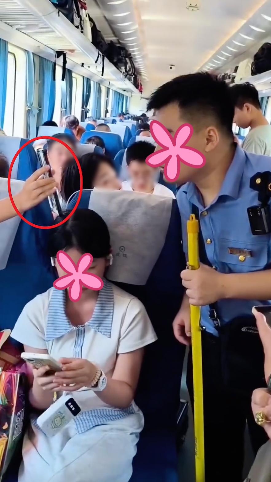 Bà cô gọi nhân viên trên tàu xử lý hai bạn nữ mua 3 vé nhưng chỉ ngồi 2 ghế, không chịu nhường chỗ- Ảnh 3.