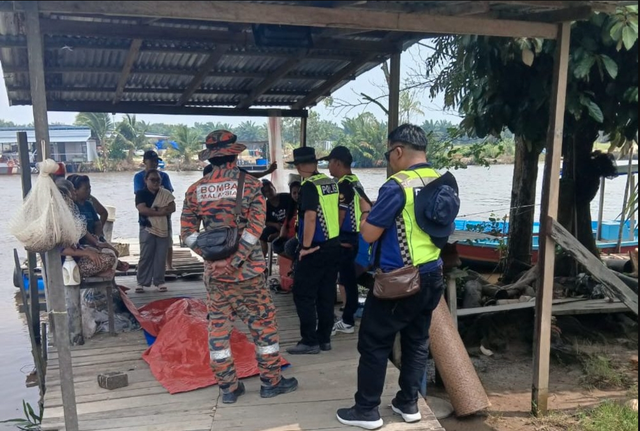 Đang bắt ốc cùng con gái, người phụ nữ 78 tuổi bị cá sấu dài gần 4 mét kéo khỏi thuyền- Ảnh 1.