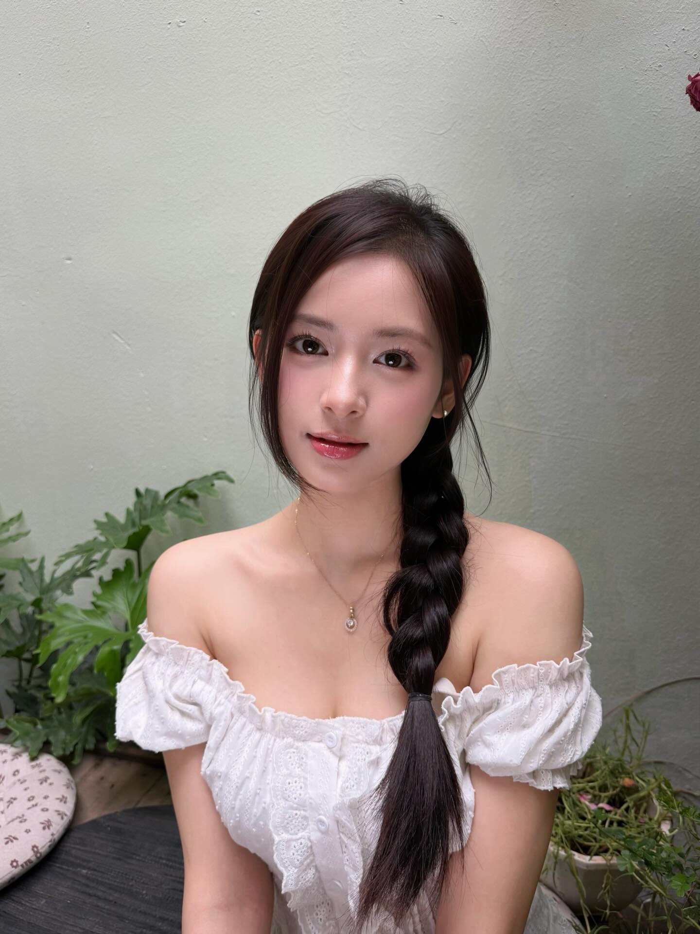 Nàng thơ Vbiz gây sốt vì giống cả showbiz: Từ Kim Ji Won, Đỗ Thị Hà đến mỹ nhân đẹp nhất thế giới- Ảnh 7.