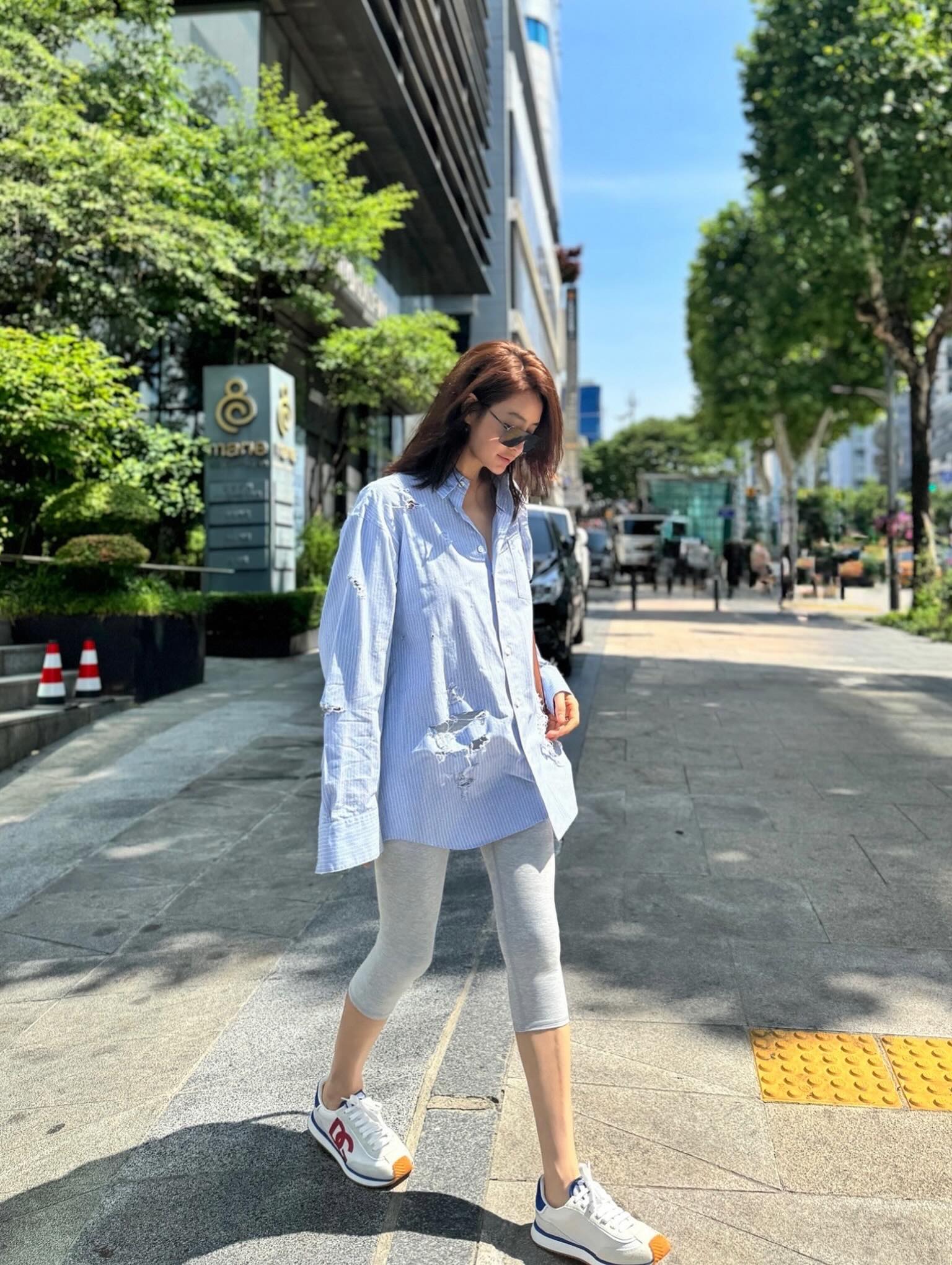 Chị đại showbiz U60 đẹp kinh thiên động địa, body và style áp đảo cả dàn đàn em đôi mươi- Ảnh 4.