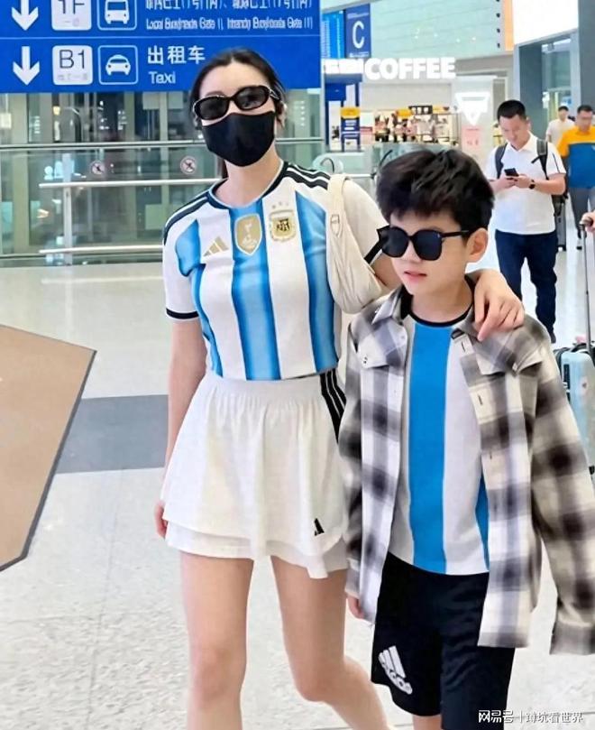 Không dám tin đây là con trai Trần Nghiên Hy - Trần Hiểu, dụi mắt nhìn lại vẫn thấy sững sờ- Ảnh 1.